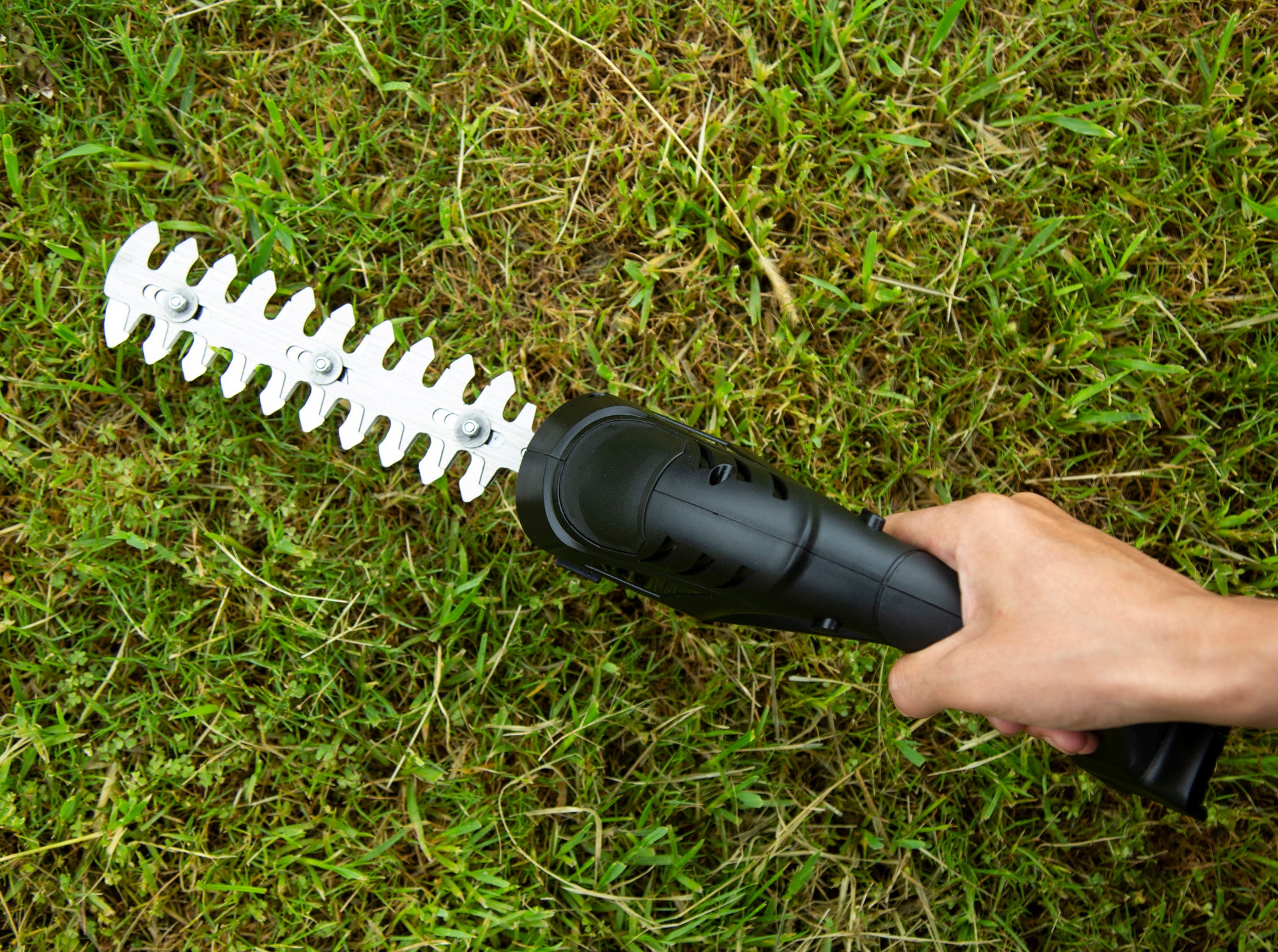 MATRIX 20v X-ONE 2in1 Hedge Trimmer Grass Trimmer And Shear Kit - Image 6